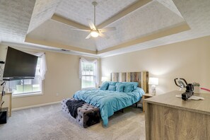 3 habitaciones, escritorio, tabla de planchar con plancha y internet 