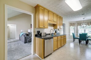 Fridge, microwave, stovetop, dishwasher