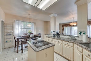 Fridge, microwave, stovetop, dishwasher
