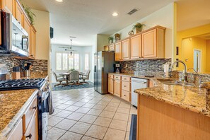 Fridge, microwave, stovetop, dishwasher