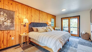 3 bedrooms, desk, iron/ironing board, internet