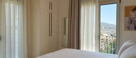 3 bedrooms, iron/ironing board, travel cot, free WiFi