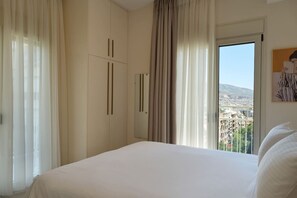 3 bedrooms, desk, iron/ironing board, travel cot