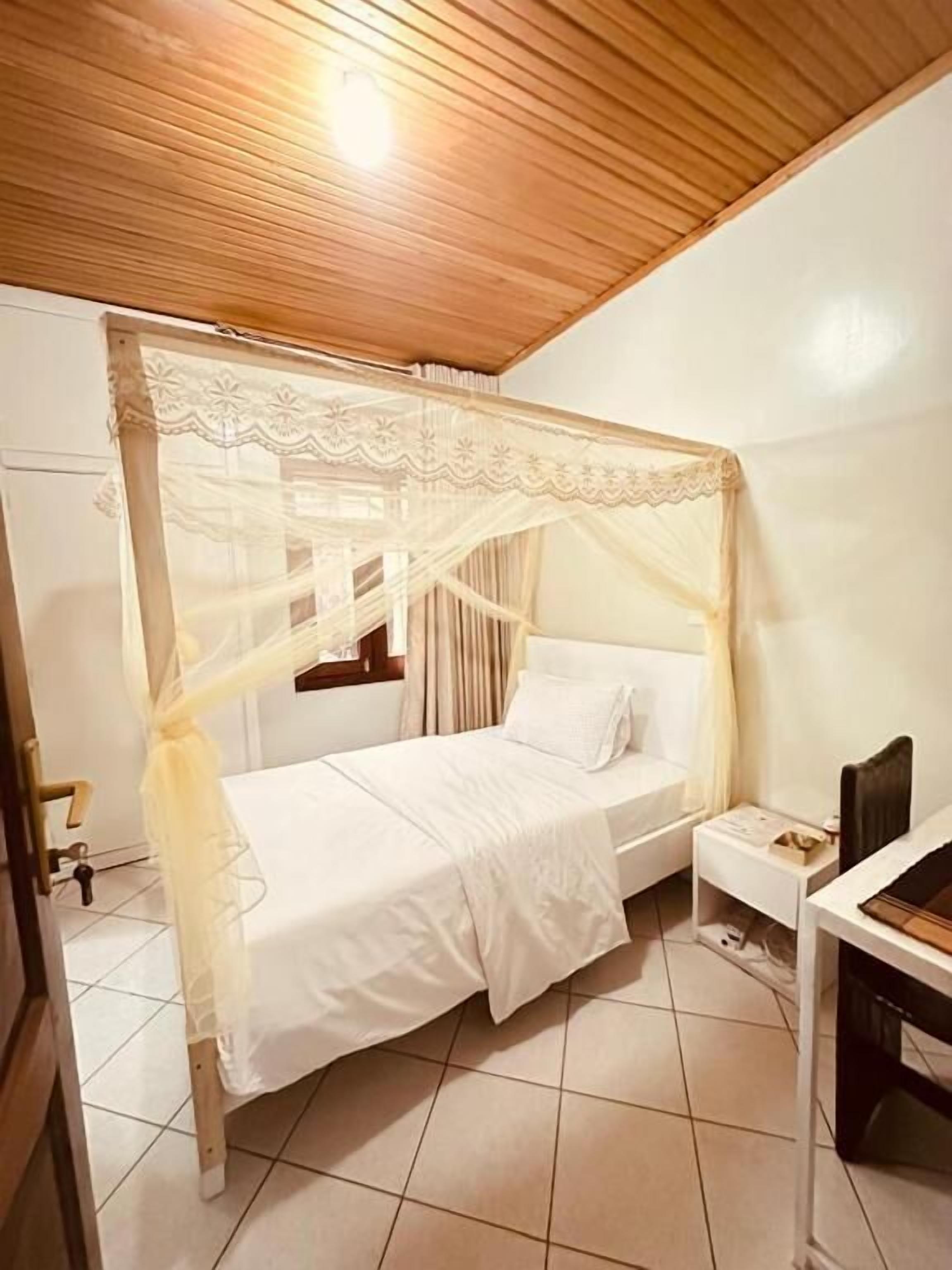 Chambre Simple Économique | Bureau, espace de travail pour ordinateur portable, Wi-Fi gratuit