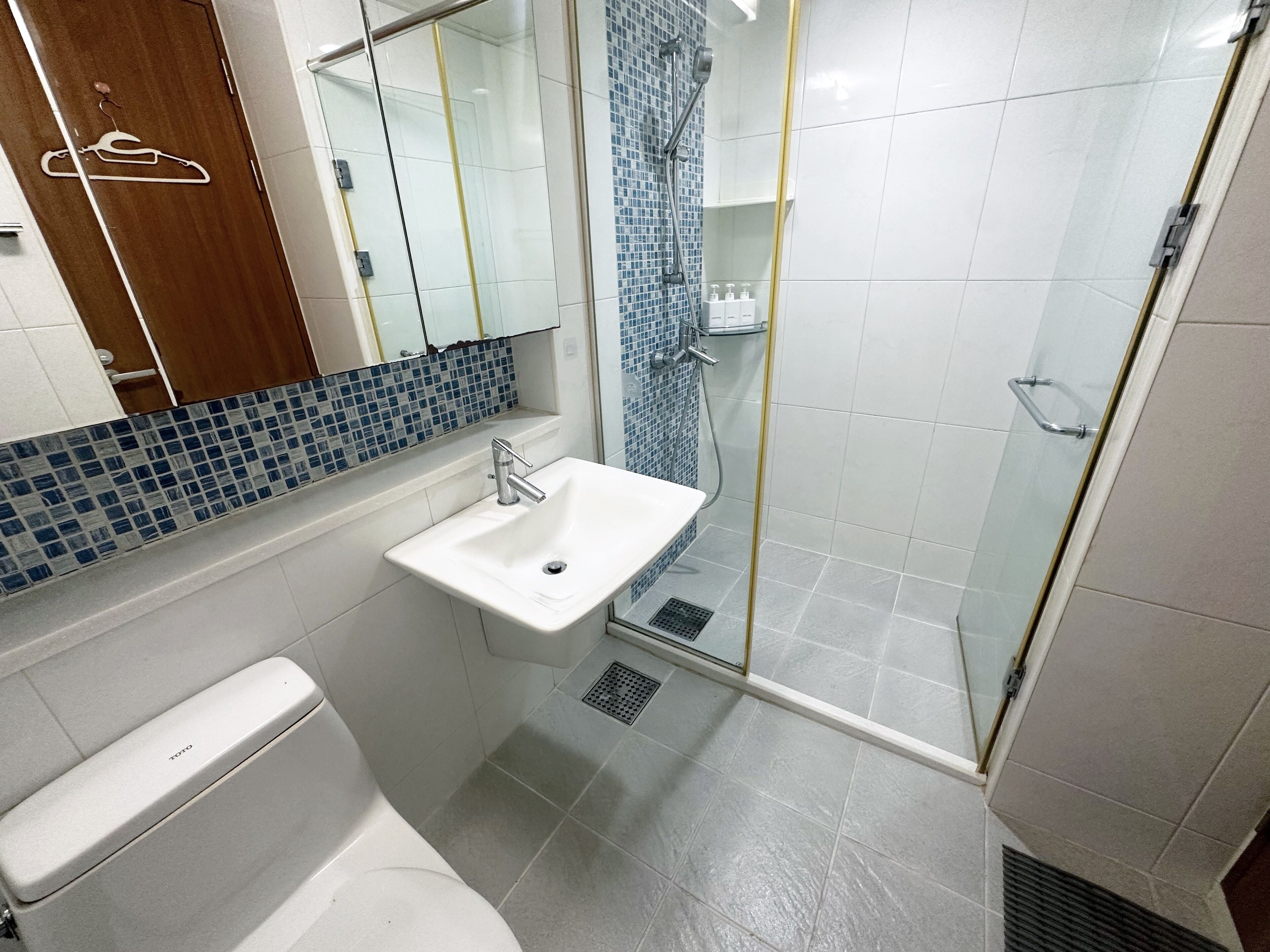 Hair dryer, towels, soap, shampoo