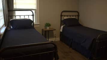 3 bedrooms, desk, free WiFi, bed sheets