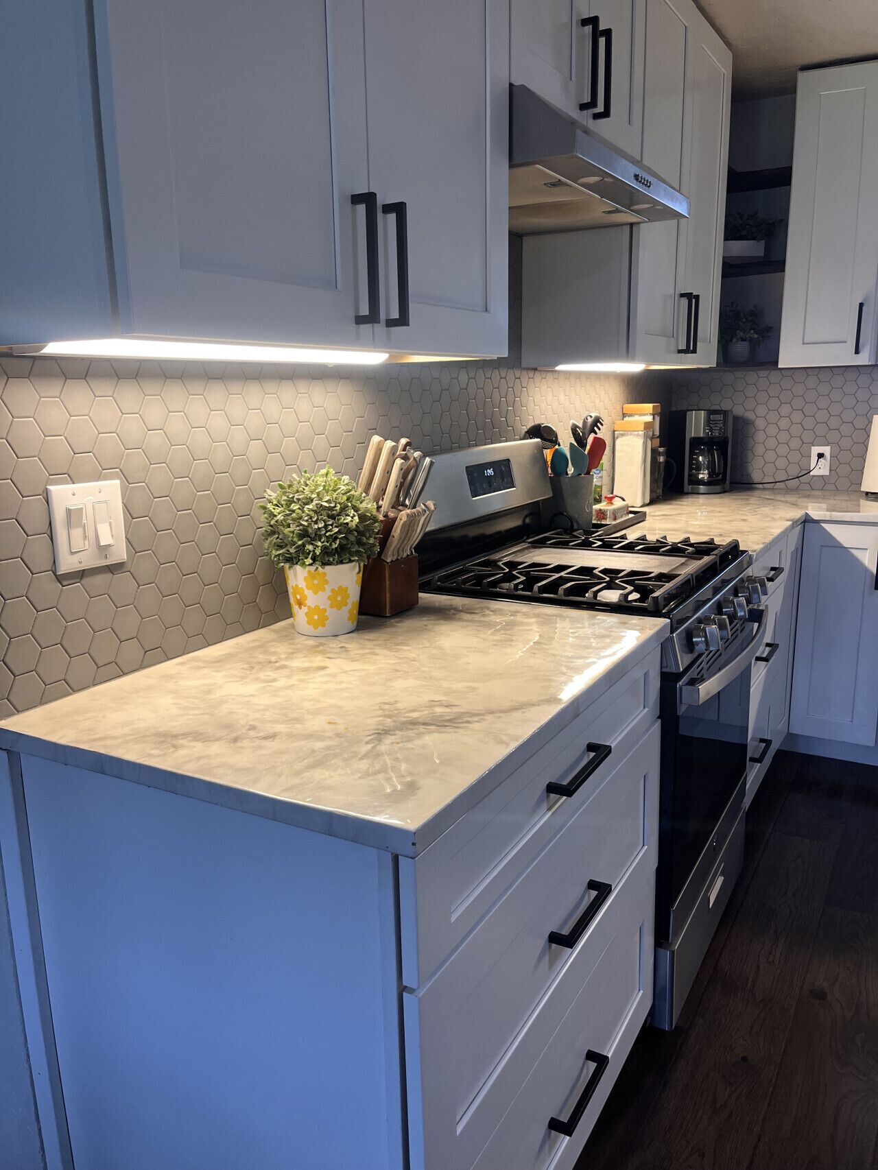 Kylskåp, ugn, spishäll och diskmaskin