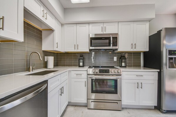 Fridge, microwave, oven, stovetop