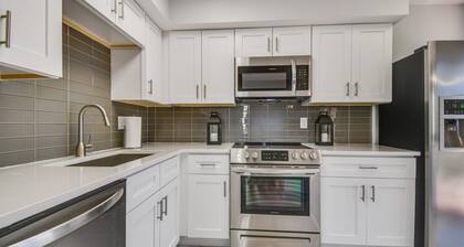 Modern 3-Bedroom Townhouse in Isla Del Sol