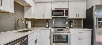 Modern 3-Bedroom Townhouse in Isla Del Sol