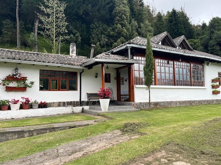 外観. Charming Hacienda House with private forest in the heart of Nono