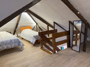 3 bedrooms, iron/ironing board, free WiFi, bed sheets