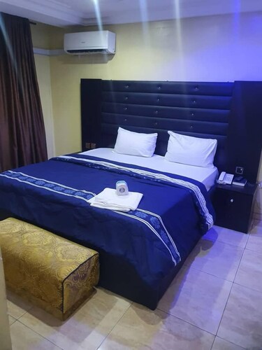 Valley Point Hotel and Suites