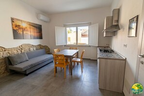 Room, 1 Bedroom | Living room