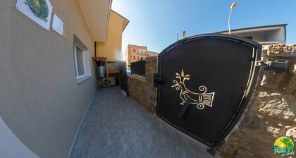 Room-private Yellow Apartment at Palma d