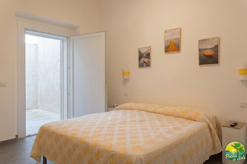 Room-private Yellow Apartment at Palma d