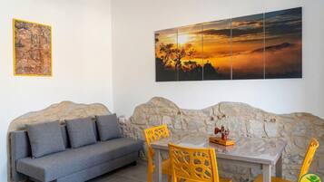 Room, 1 Bedroom | Living room