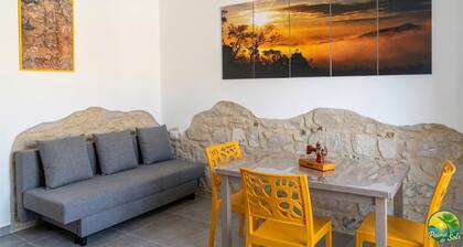 Room-private Yellow Apartment at Palma d