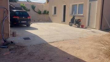 Room, 1 Bedroom | Parking | Limited parking