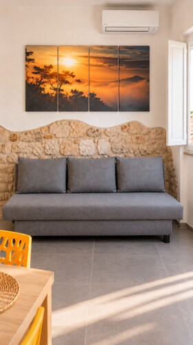 Room-private Yellow Apartment at Palma d