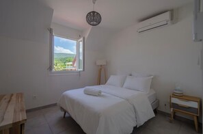 3 bedrooms, iron/ironing board, WiFi, bed sheets - Villa Axyane, a seaview cocoon (Les Anses-d'Arlet)