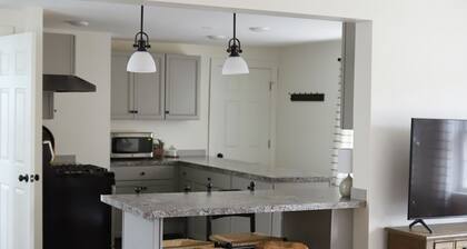 Historic Clarence Hollow Apartment