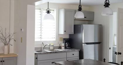 Historic Clarence Hollow Apartment