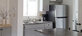 Historic Clarence Hollow Apartment