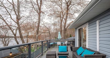 The Tranquil lake-house at Fletchers Lake