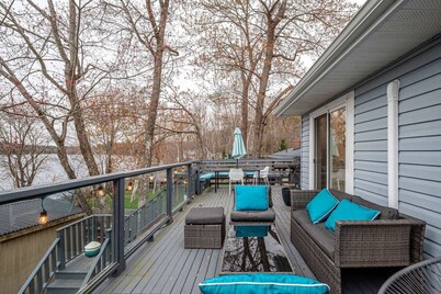 The Tranquil lake-house at Fletchers Lake
