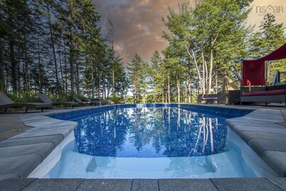 Peaceful Retreat on Schmidt Lake