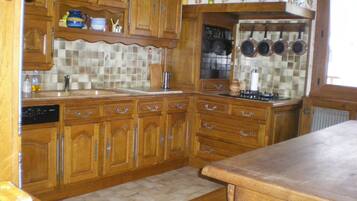 Micro-ondes, plaque de cuisson, lave-vaisselle