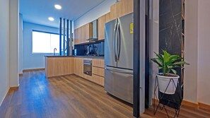 Mikrowelle, Herdplatte, Geschirrspüler