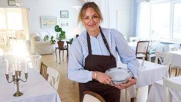 Tägliches Frühstücksbuffet gegen Gebühr