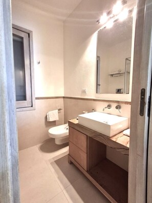 Shower, hair dryer, towels - Villa Andromeda Sea view and private pool (Torre Delle Stelle (Maracalagonis))
