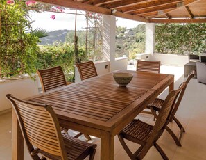 Outdoor dining - Villa Andromeda Sea view and private pool (Torre Delle Stelle (Maracalagonis))