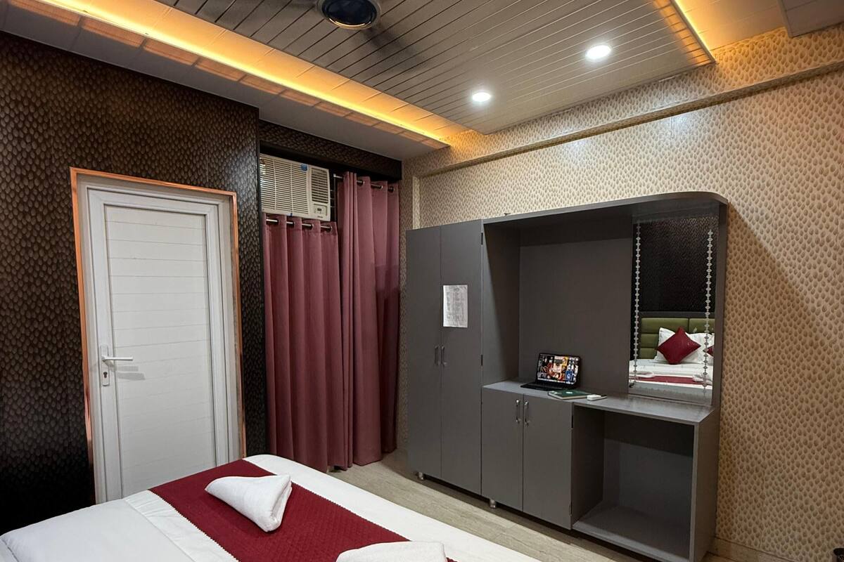 Luxury Double or Twin Room, Balcony, City View | Desk, laptop workspace, free WiFi