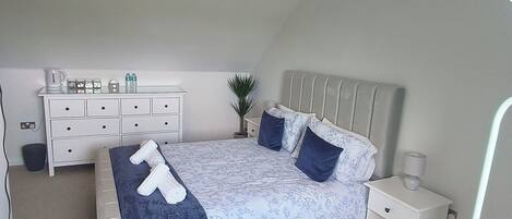 1 chambre, fer et planche à repasser, Wi-Fi, draps fournis