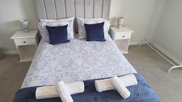 Iron/ironing board, WiFi, bed sheets