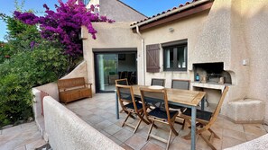 Outdoor dining - House with sea view and beach within walking distance (Pietrosella)