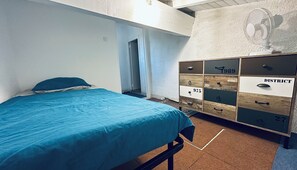3 bedrooms, iron/ironing board, free WiFi