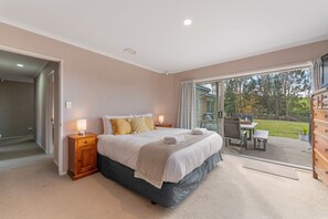 4 bedrooms, iron/ironing board, free WiFi