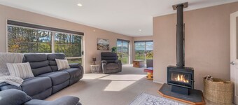Soak & Stay Acacia Bay - Taupo