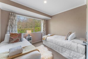 4 bedrooms, iron/ironing board, free WiFi