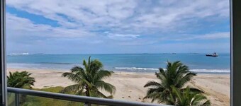 Beachfront apartment just minutes from Salinas – the perfect getaway by the sea.