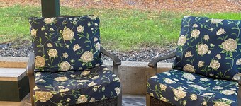 A serene getaway near lakes, trails and the ocean on beautiful Vancouver Island.