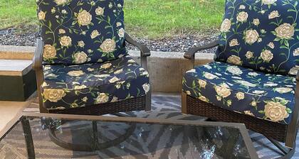 A serene getaway near lakes, trails and the ocean on beautiful Vancouver Island.