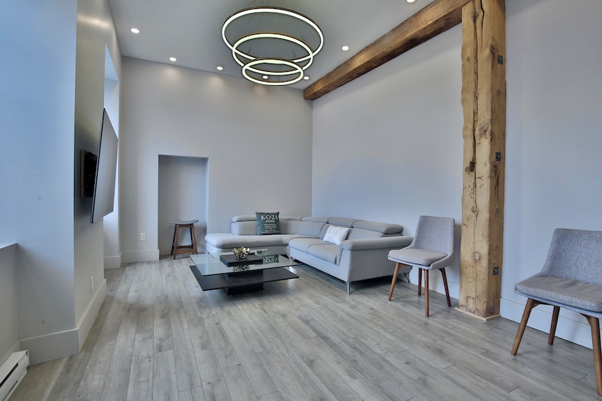 Sublime 3br/3ba Condo With Parking In The Heart Of Old Montreal - 朗基爾