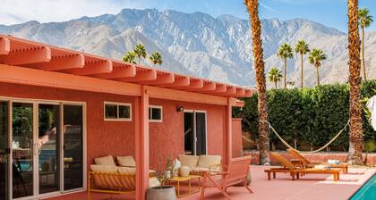 Palm Springs Pink House Villa, Pool, BBQ & Games, Seasonal Discount!