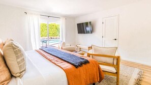 5 bedrooms, desk, iron/ironing board, free WiFi